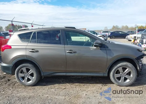 2015 Toyota Rav4 Xle z USA, uszkodzony, nr VIN JTMRFREV1FD170867
